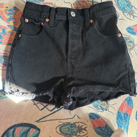 Kids Levis size 23 cutoff shorts *Measurements in photos - Picture 2 of 6